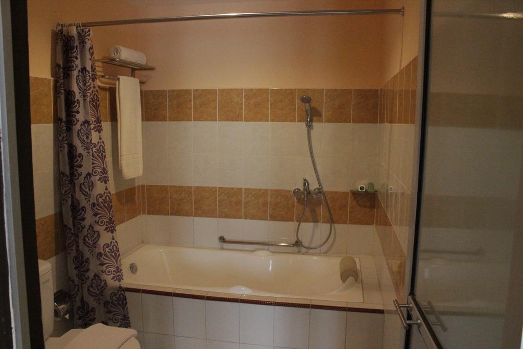 Borneo Emerald Hotel Ketapang  Zimmer foto