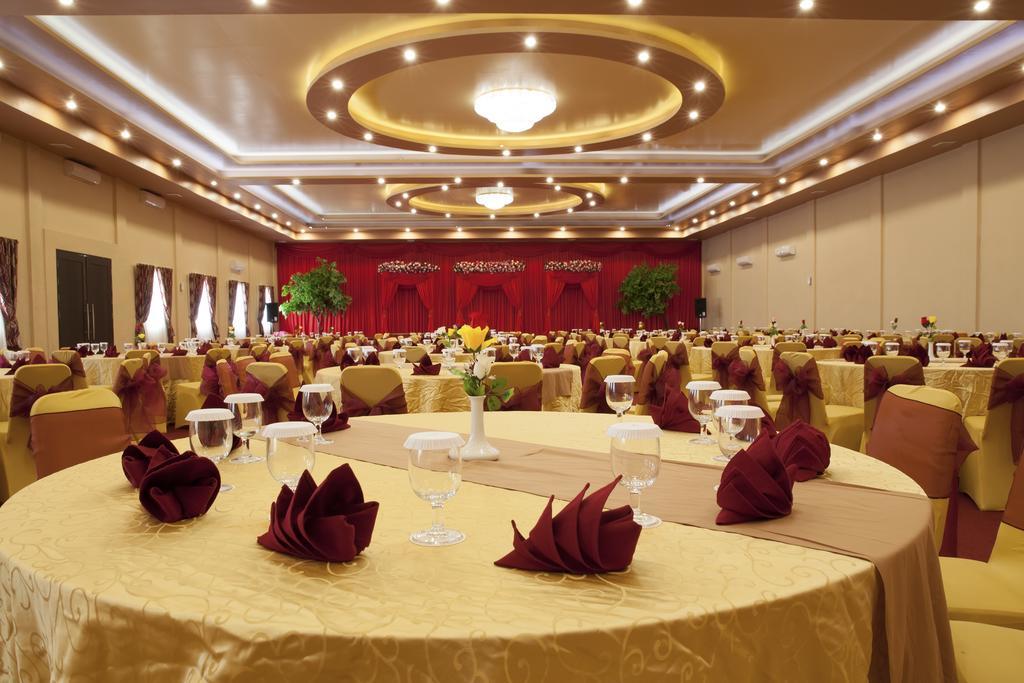 Borneo Emerald Hotel Ketapang  Exterior foto