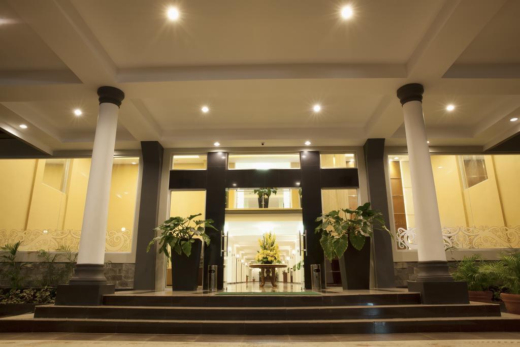 Borneo Emerald Hotel Ketapang  Exterior foto